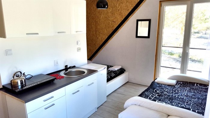 Studio czteroosobowe małe.