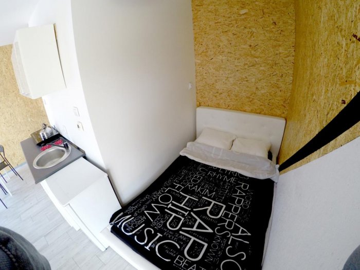 Studio czteroosobowe małe.