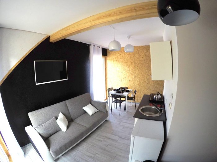 Studio czteroosobowe małe.