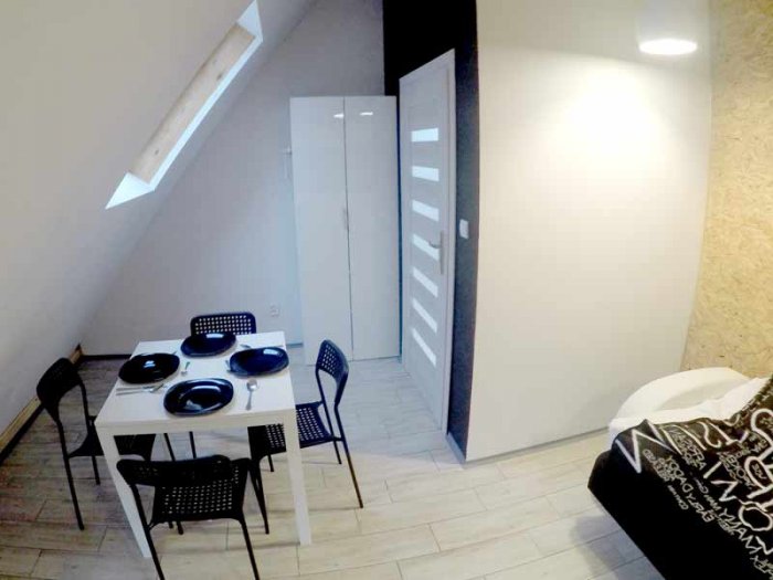 Apartament czteroosobowy z dużym tarasem i oddzielną sypialnią