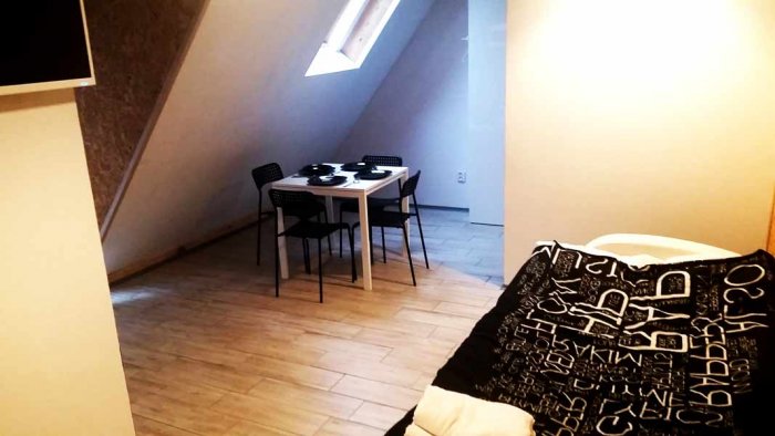 Apartament czteroosobowy z dużym tarasem i oddzielną sypialnią
