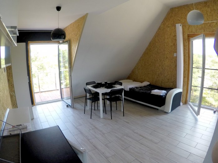 Apartament czteroosobowy z dużym tarasem i oddzielną sypialnią