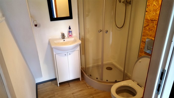 Apartament czteroosobowy z dużym tarasem i oddzielną sypialnią