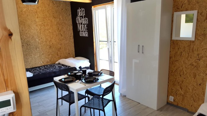 Apartament czteroosobowy studio z balkonem.