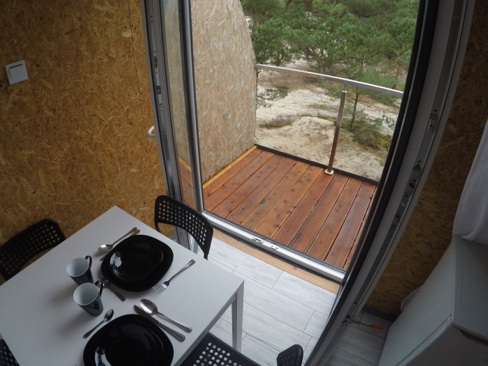 Studio czteroosobowe małe z balkonem.