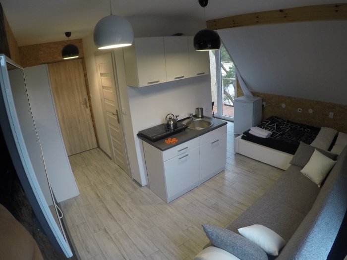 Studio czteroosobowe małe z balkonem.