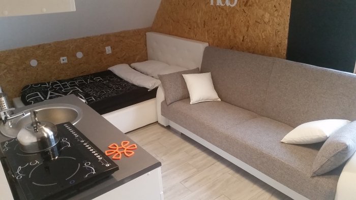 Studio czteroosobowe małe z balkonem.