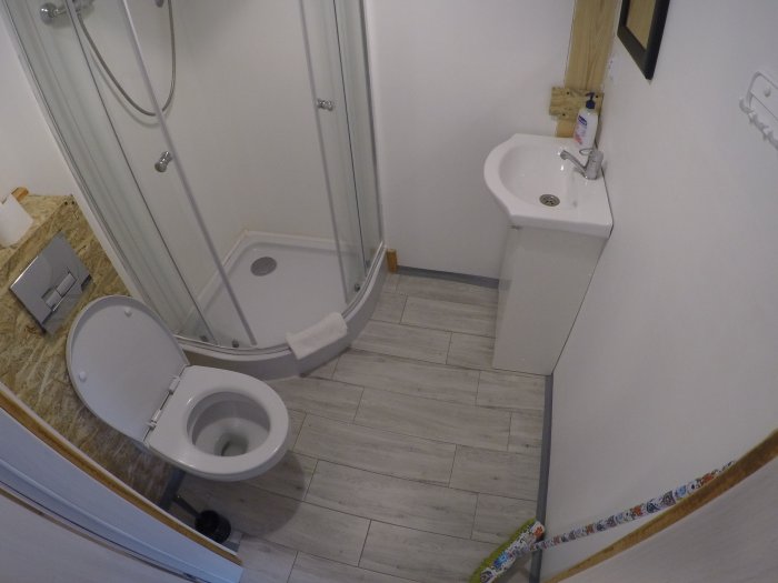 Studio czteroosobowe małe z balkonem.